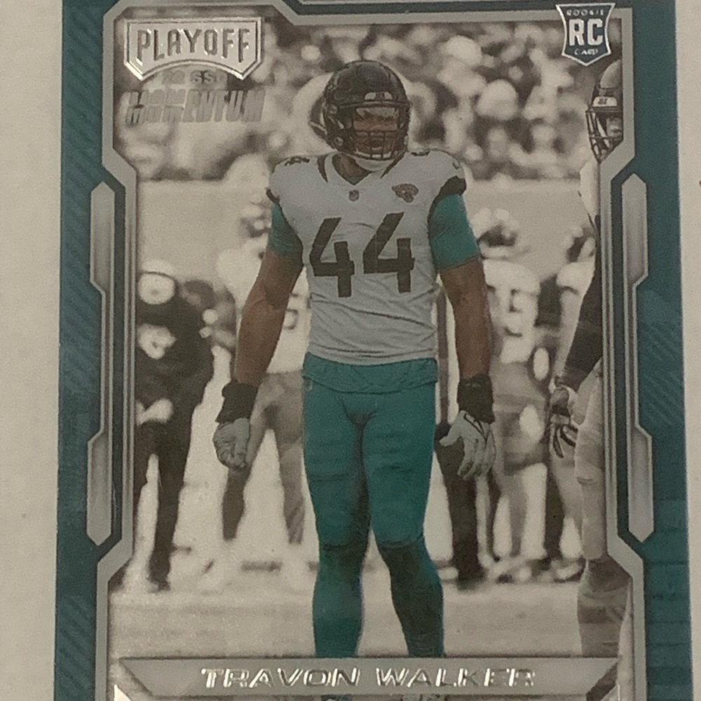 Travon walker Jacksonville Jaguars Chronicles Rookie Momentum Clear Trading Card